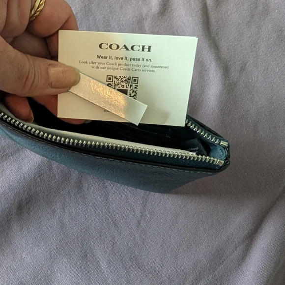 Nwt Coach Corner Zip Wristlet - Picture 8 of 9